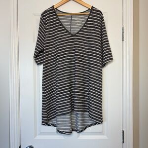 Torrid Super Soft Plush Pale Pink and Grey Stripe  V-Neck Tunic Top Size 2.